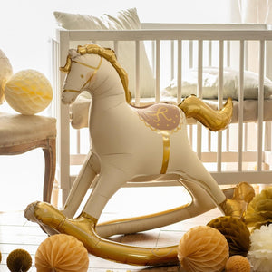 Großer stehender Folienballon Schaukelpferd, 118x104 cm, edles Design in creme und gold, perfekt für Baby Showers, Geburtstagsfeiern, und besondere Anlässe - zum Befüllen mit Luft, inklusive Strohhalm