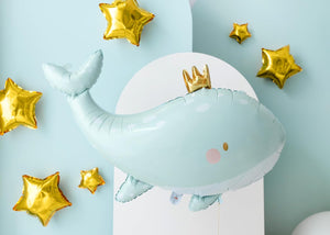 PartyDeco Folienballon Wal mit Krone 78x50cm - XXL Ballon für Helium oder Luft - Luftballon zur Geburt Babyparty Baby Shower Junge Mädchen Geburtstag - Folienluftballon als Geburtstagsdeko - Hellblau