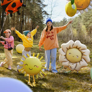 Laufender Folienballon Sonne mit Gesicht – Gelb – ca. 91 x 77 cm – Helium-Ballon mit Beinchen – süße Deko für Kindergeburtstag, Babyparty & Sommerparty