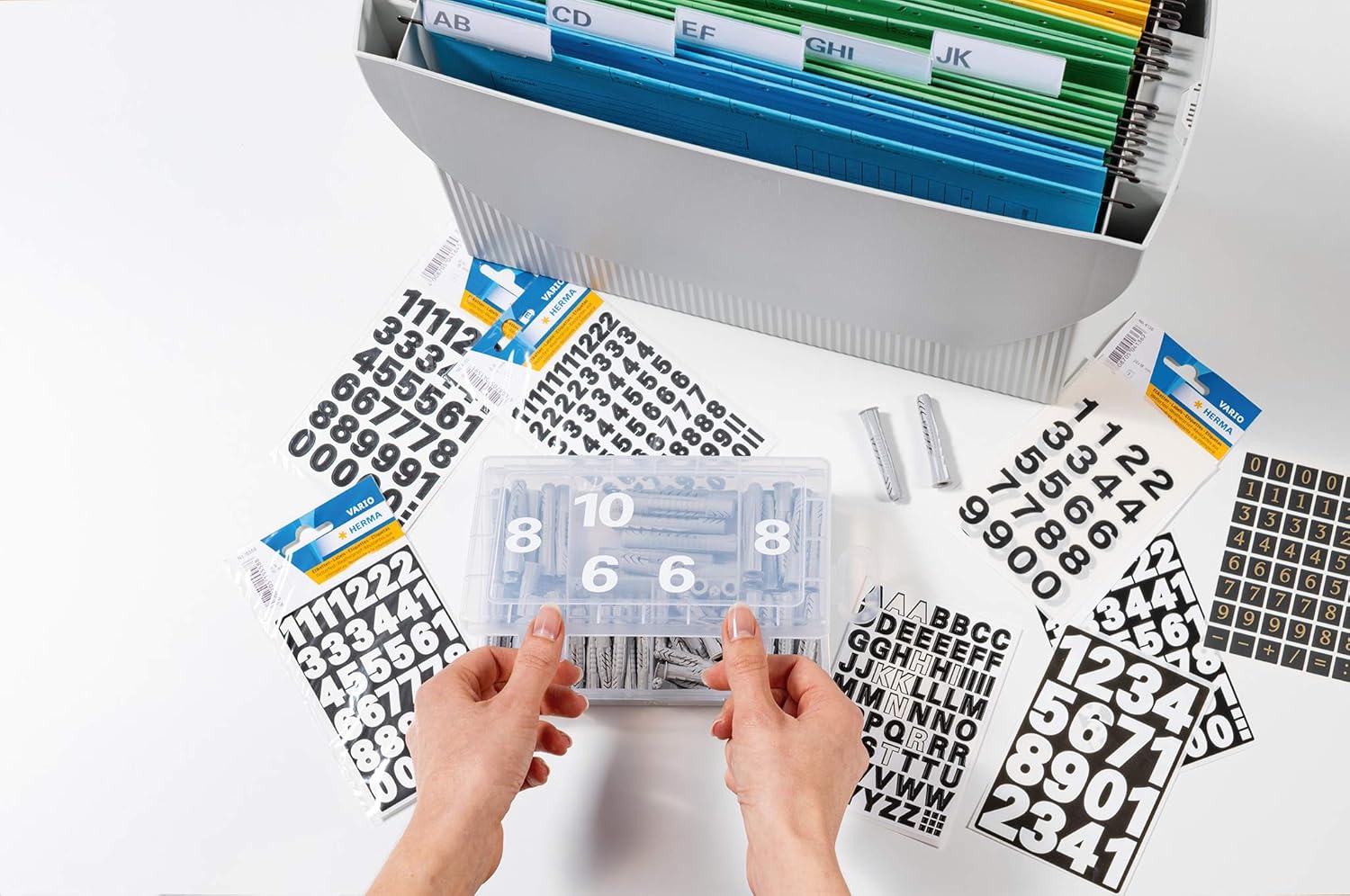 HERMA 4159 Zahlen Aufkleber schwarz 0-9, 71 Stück, Schriftgröße 10 mm, selbstklebend, wetterfest, klein, Nummer Ziffer Klebezahlen Sticker Hausnummern aus Folie zum Aufkleben, transparent